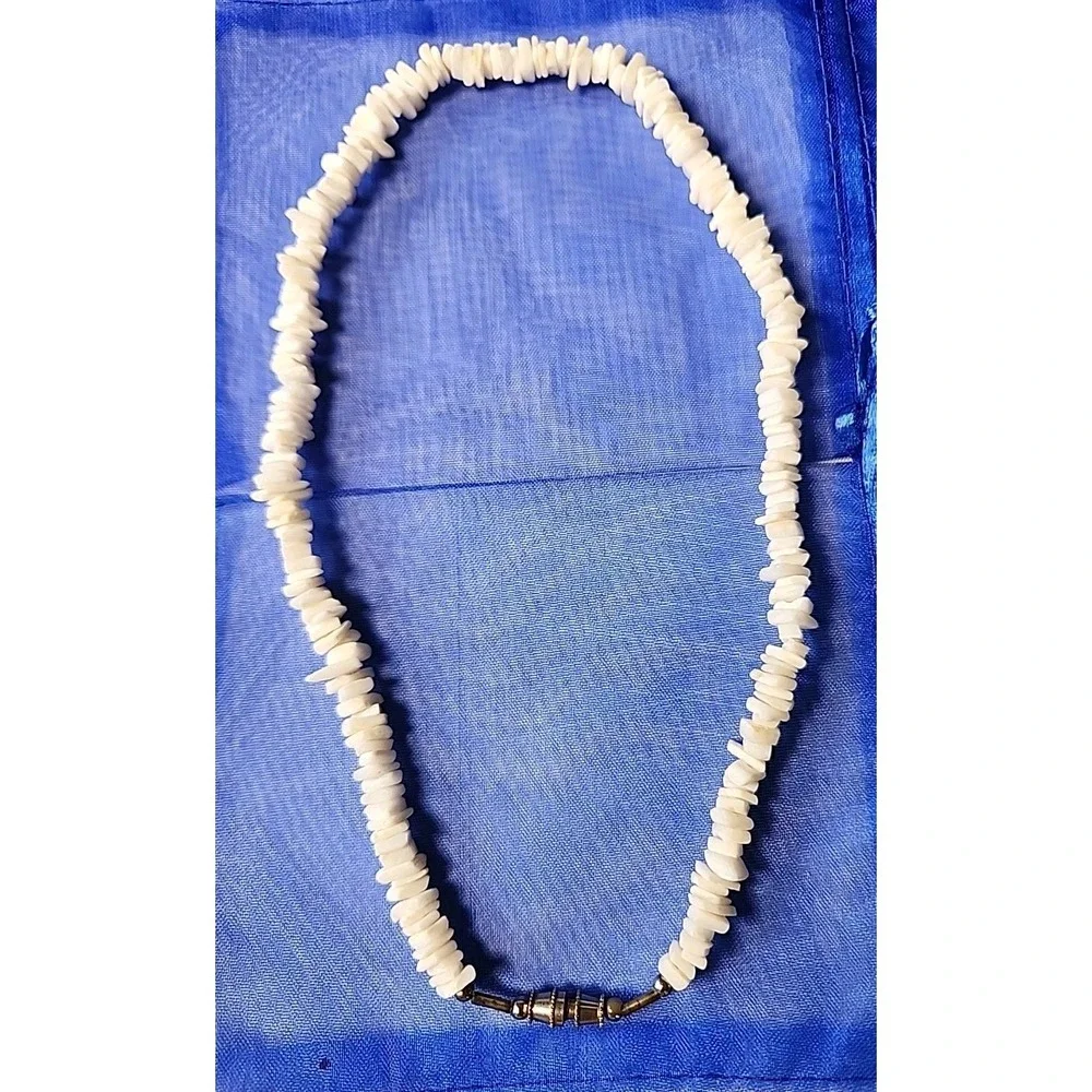 Vintage Hawaiian White Puka Shells Seashell Necklace 16